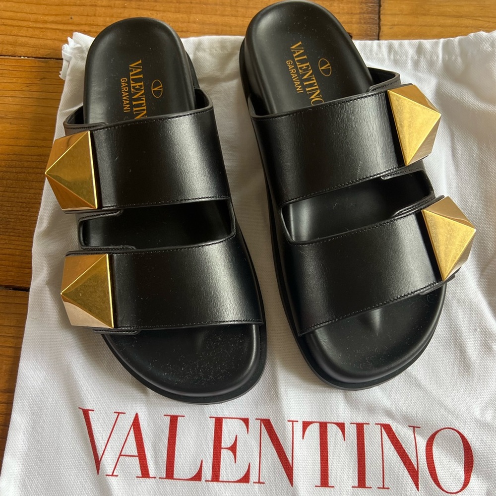 Gorgeous Valentino Garavani Rockstud Black Leather Platform Sandals/Slides 36